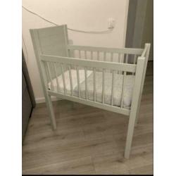 Babywieg mintgroen + matras