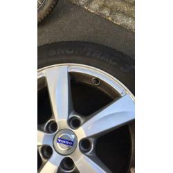 Winterband Snowtrac 3 205/55/R16 op LM Volvo velgen 4x