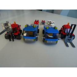 2 Lego City vrachtwagens met heftruck
