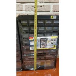 Assortiment ladenkast/bakjes/kunsstof gereedschap bakken