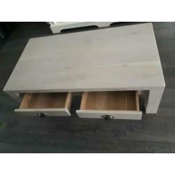 Mooie en nette massief eiken salontafel