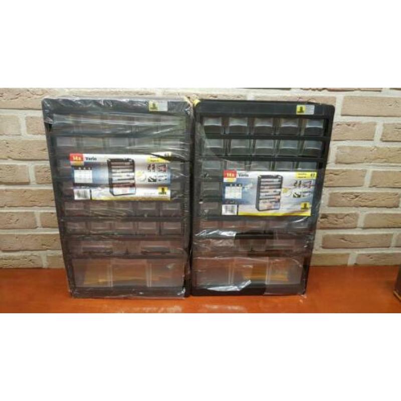 Assortiment ladenkast/bakjes/kunsstof gereedschap bakken