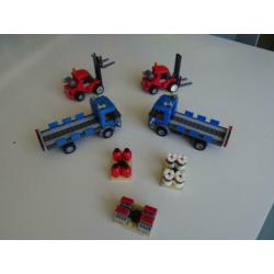 2 Lego City vrachtwagens met heftruck