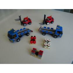 2 Lego City vrachtwagens met heftruck