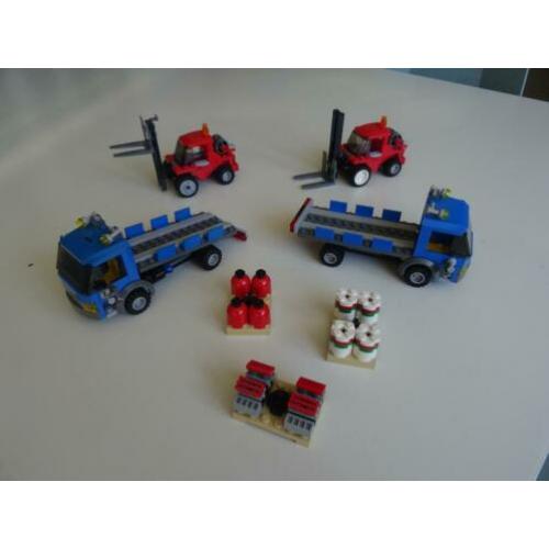 2 Lego City vrachtwagens met heftruck