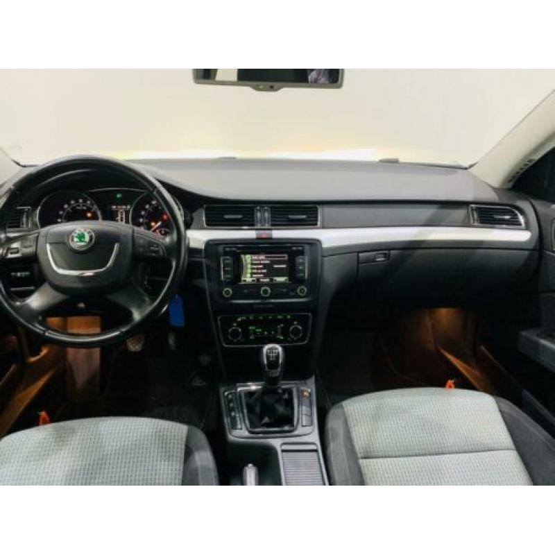 Skoda Superb Combi 1.6 TDI Active Business Navi (bj 2011)