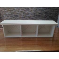 Wandmeubel / Wandplank wit in landelijke stijl met 3 vakken