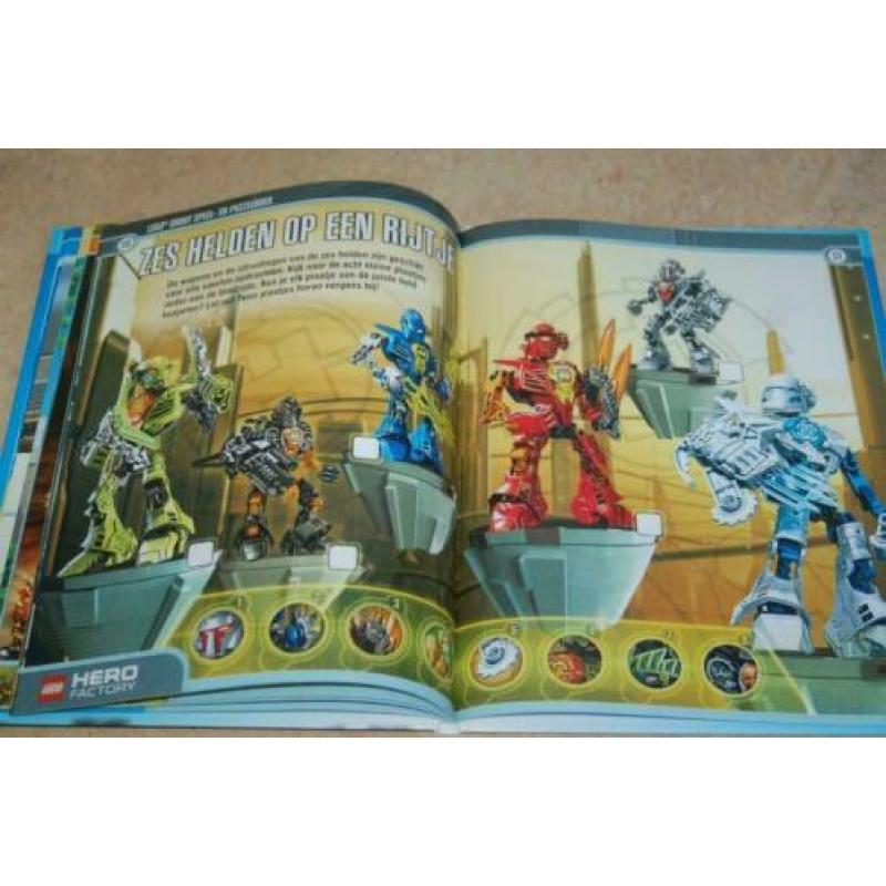 LEGO Groot Speel- en puzzelboek inc. 3 minifiguren!