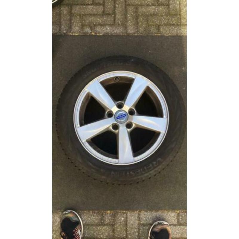 Winterband Snowtrac 3 205/55/R16 op LM Volvo velgen 4x