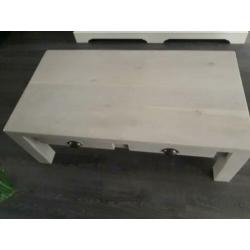 Mooie en nette massief eiken salontafel