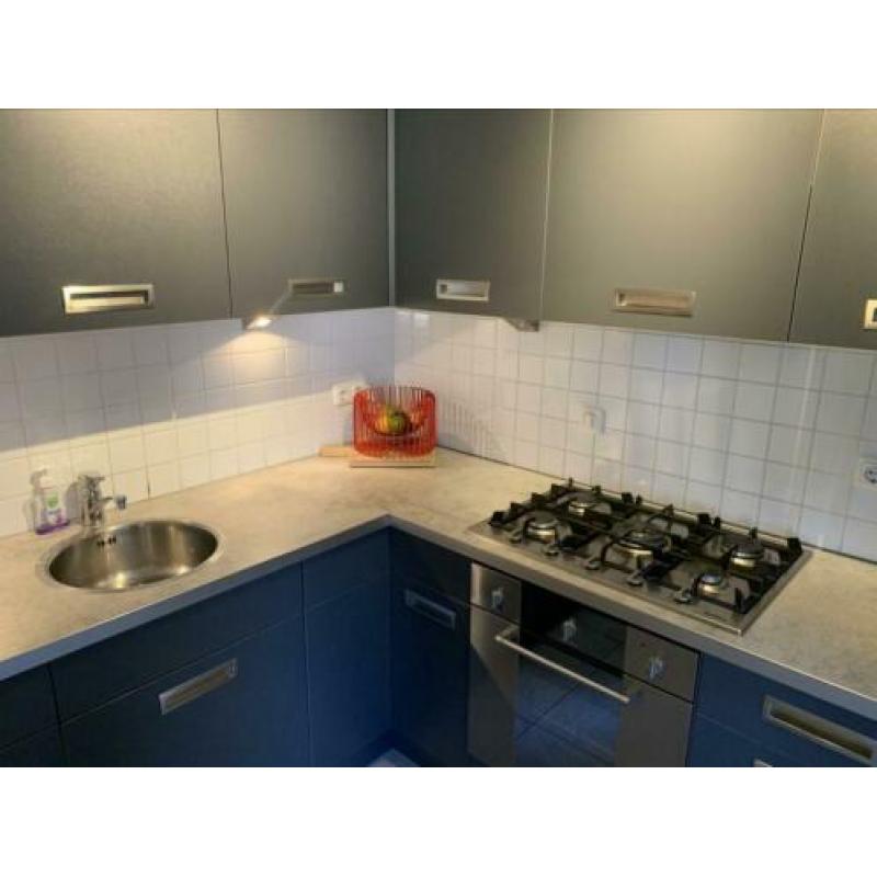 Nette antraciet keuken