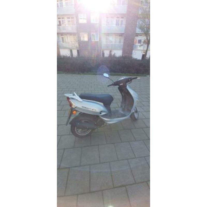 Verkocht kymco vitality 5cc 4t