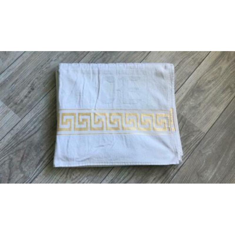 Mooie strand/badlaken van Versace en een Burberry