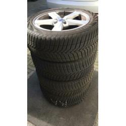 Winterband Snowtrac 3 205/55/R16 op LM Volvo velgen 4x