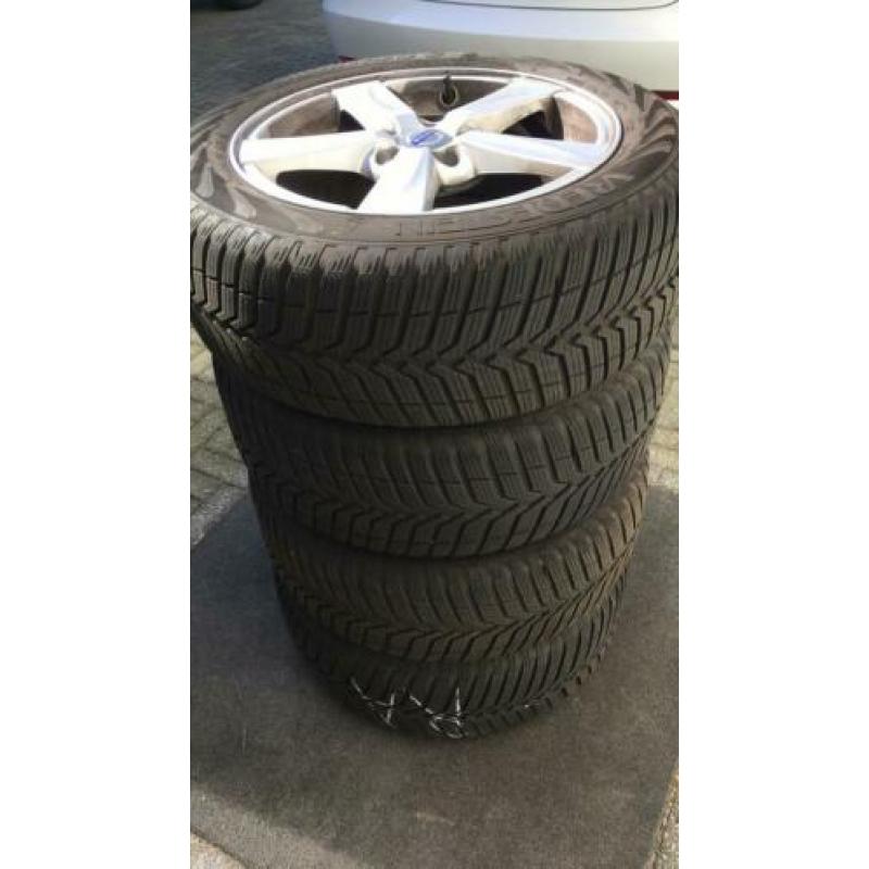 Winterband Snowtrac 3 205/55/R16 op LM Volvo velgen 4x