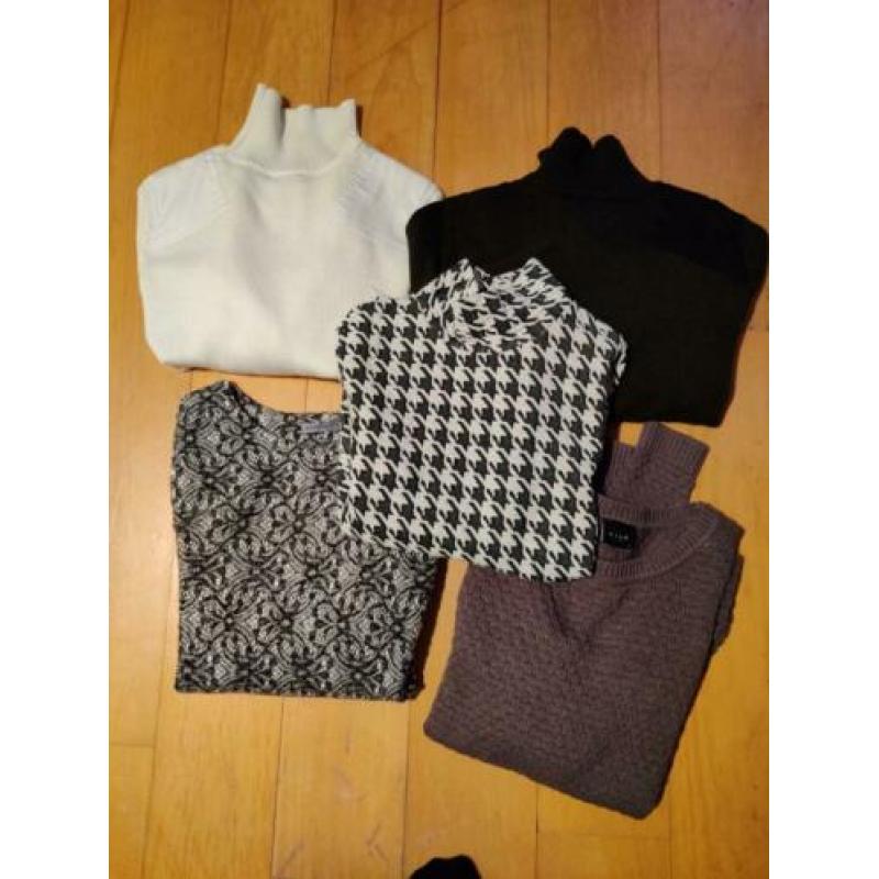 7 tops, 8 t-shirts, 7 shirts, 6 truien, 1 broekpak, 8 jurken