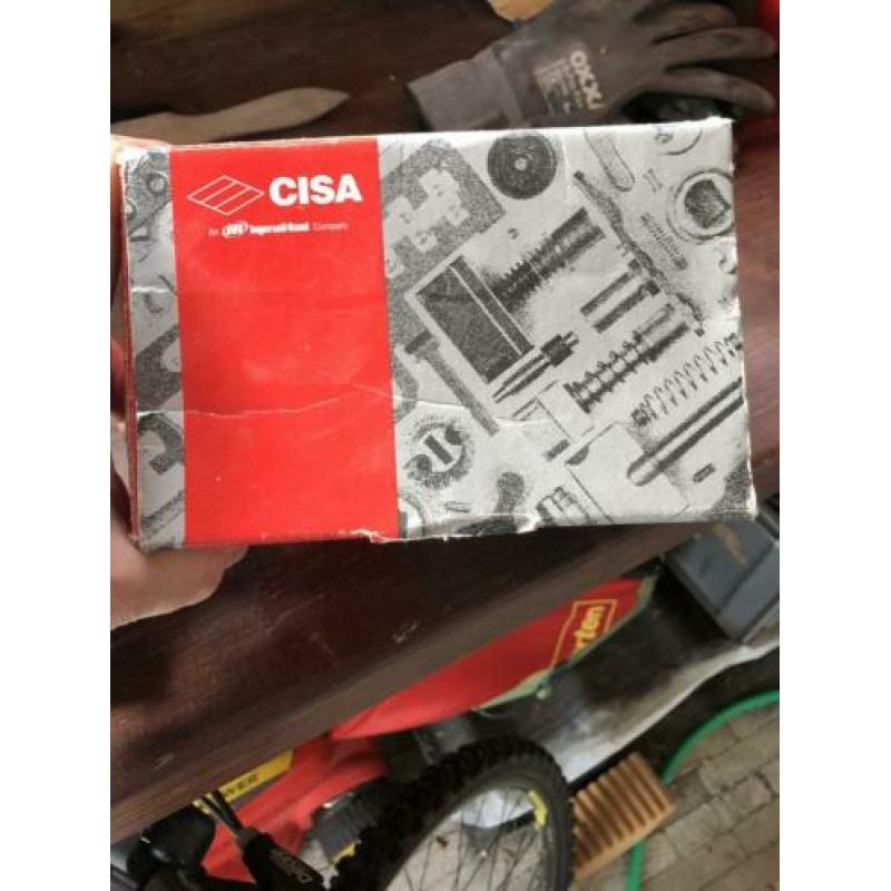 Cisa slot met 3 sleutels.