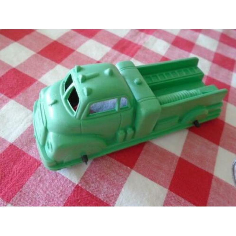 setje van 3 oude HARD PLASTIC auto's