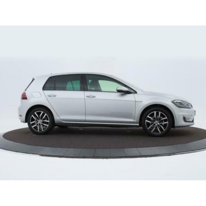 Volkswagen e-Golf E-DITION | Achteruitrijcamera | Getint gla