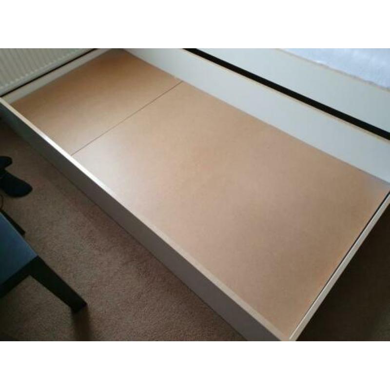 Eenpersoonsbed met onderbed (incl. 2 lattenbodems)