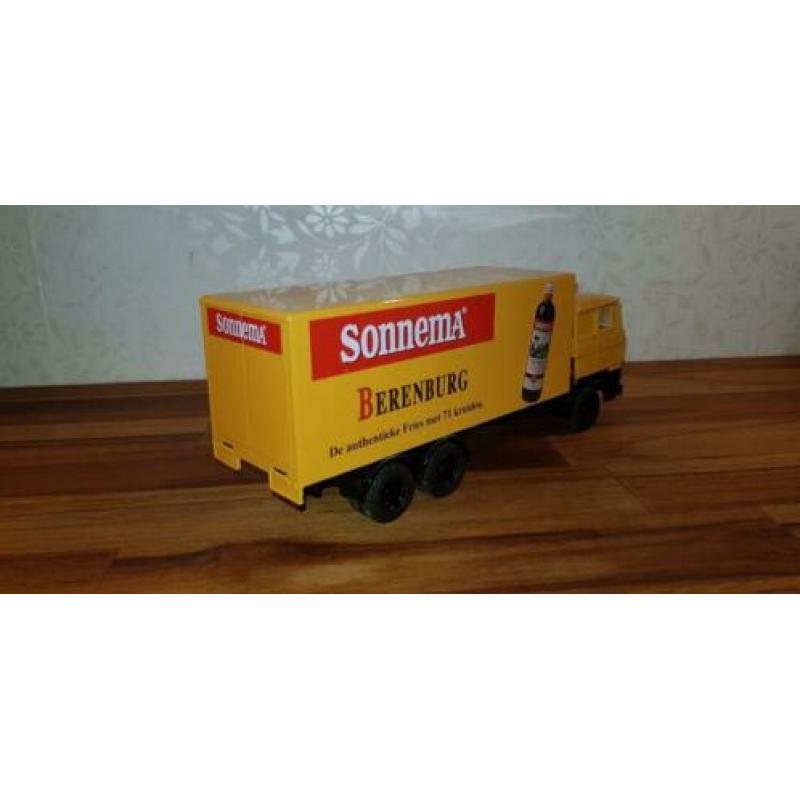 Lion toys. Sonnema Berenburg fries. Daf 3300 1:50