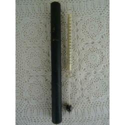 Antiek medisch object Antieke thermometer in originele doos