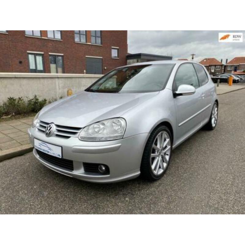 Volkswagen GOLF 1.6 R-Line /NAVI/MFS/LMV/Cruise Cntrl