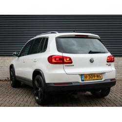 Volkswagen TIGUAN 2.0 TSI Sport en Style Panodak/Navi/Led/Xe