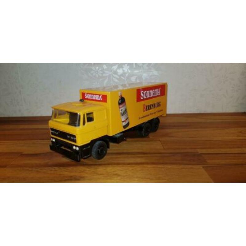 Lion toys. Sonnema Berenburg fries. Daf 3300 1:50