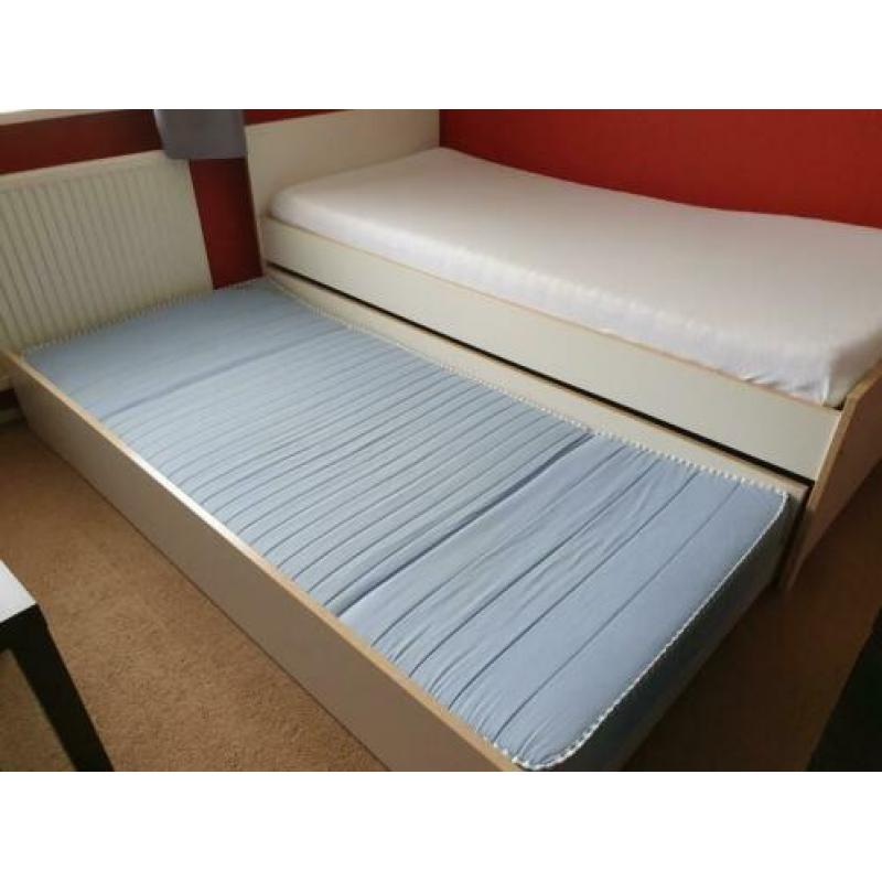 Eenpersoonsbed met onderbed (incl. 2 lattenbodems)