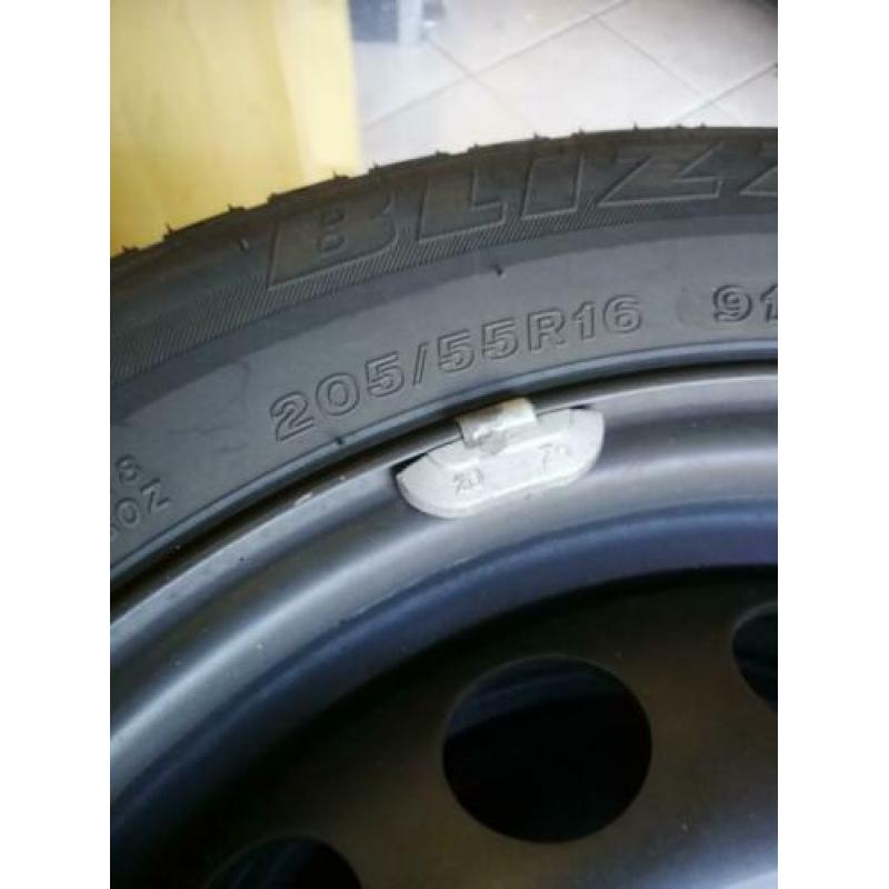 Set winterbanden Bridgestone Blizzak 205/55/R16