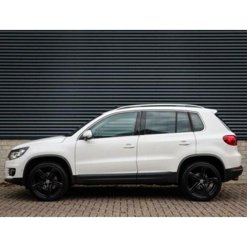 Volkswagen TIGUAN 2.0 TSI Sport en Style Panodak/Navi/Led/Xe