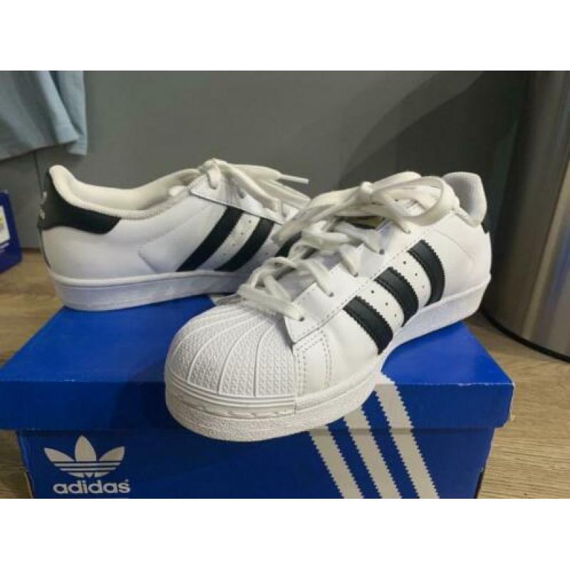 Adidas superstar wit/ zwart