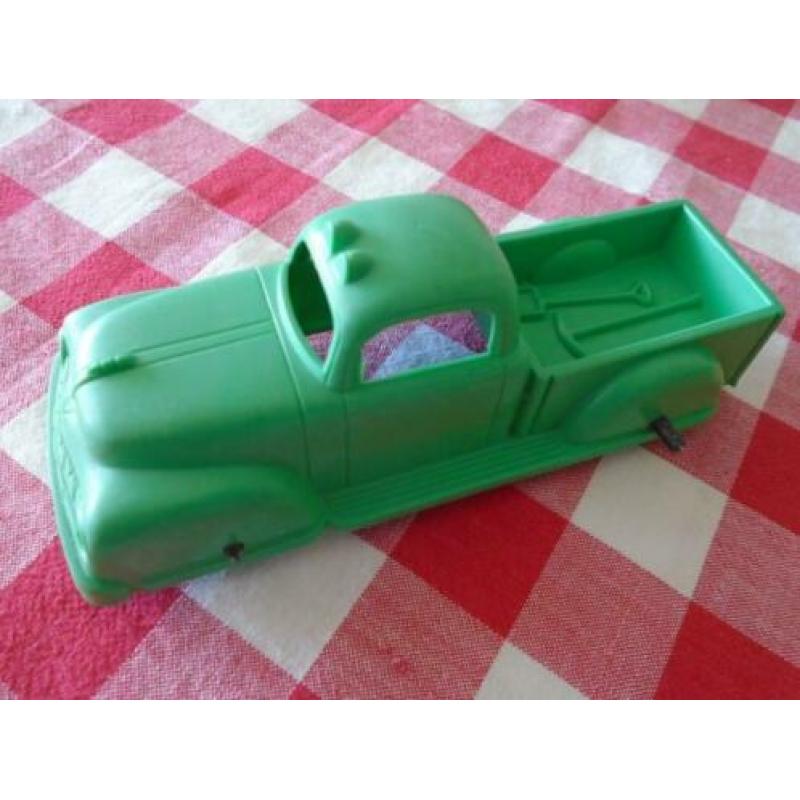 setje van 3 oude HARD PLASTIC auto's