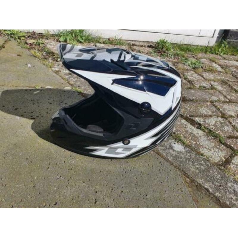 Hoe cross benz helm 51-52cm