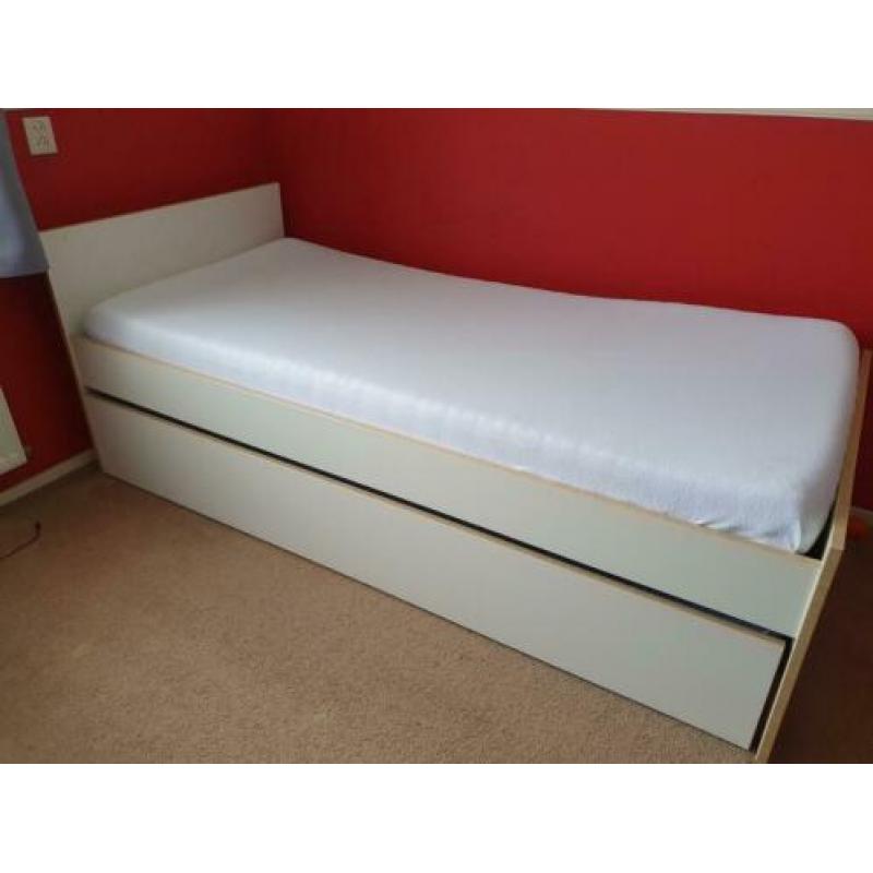 Eenpersoonsbed met onderbed (incl. 2 lattenbodems)