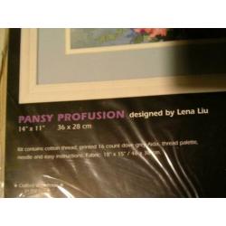 NIEUW Compleet borduurpakket Pansy Profusion. Heb ook DMC