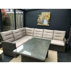 Mooie wicker loungeset kleur zand