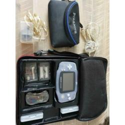 Gameboy Advance nieuwstaat met extra accessoires.