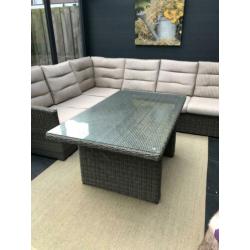 Mooie wicker loungeset kleur zand