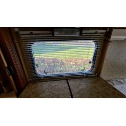 Adria caravan wit blauw
