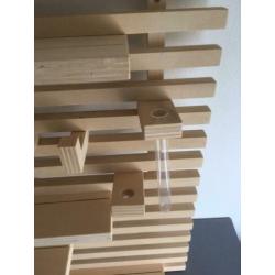 Houten wandrek met plankjes