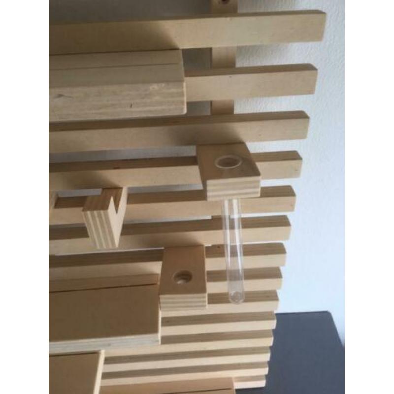 Houten wandrek met plankjes