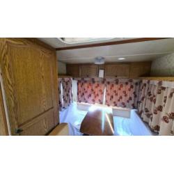 Adria caravan wit blauw