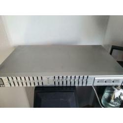 Vintage audio waaronder kaai versterker tuner en equalizer