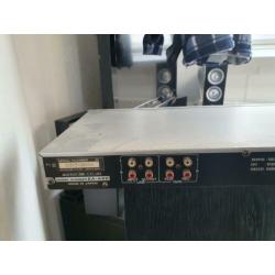 Vintage audio waaronder kaai versterker tuner en equalizer