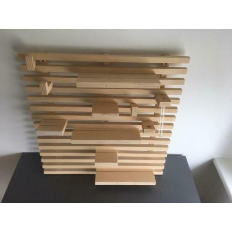 Houten wandrek met plankjes