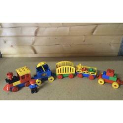 Lego Duplo - Treintje met Machinist en Wagons