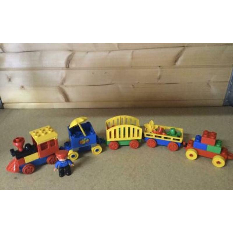 Lego Duplo - Treintje met Machinist en Wagons