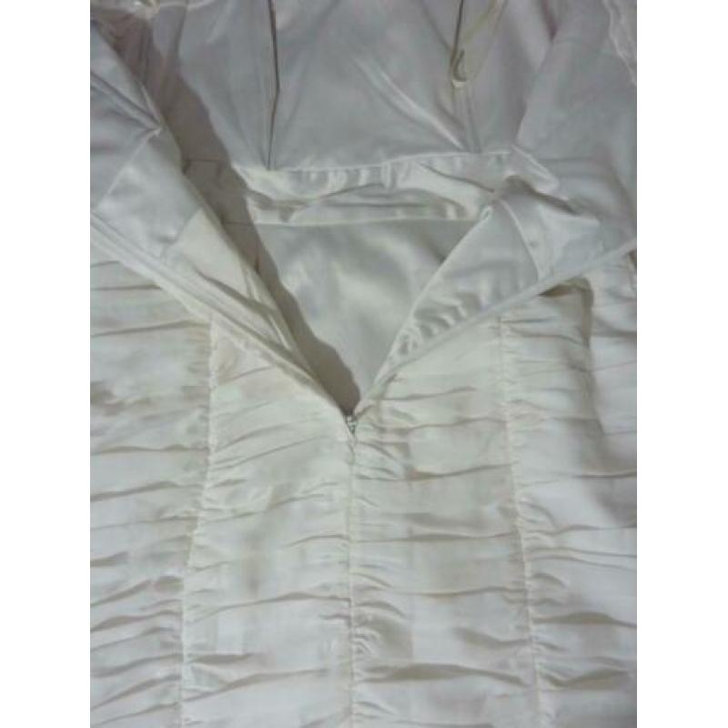 Witte jurk met draperie van H&M Conscious Collection